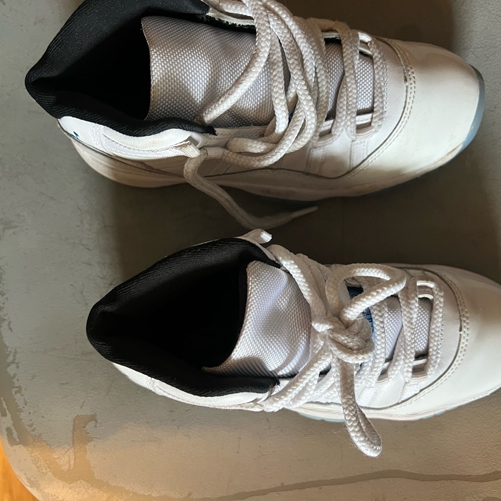 Jordan Kids Sneakers in White and Black send best offer